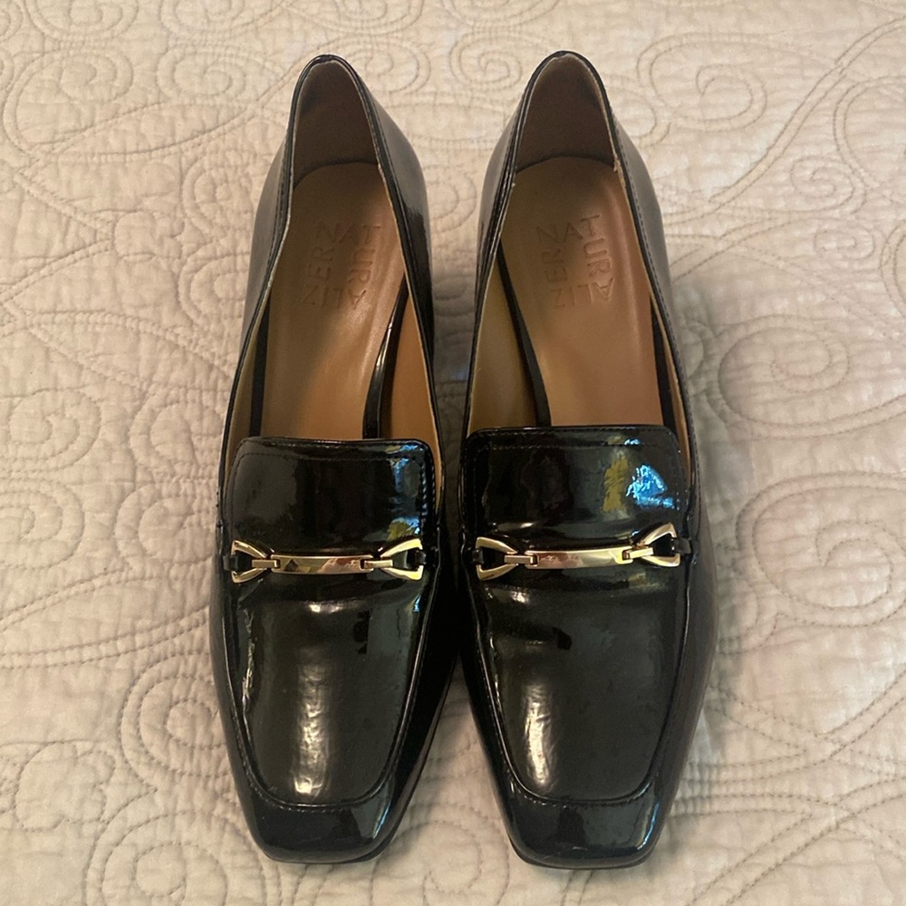 Naturalizer Black patented heel loafers